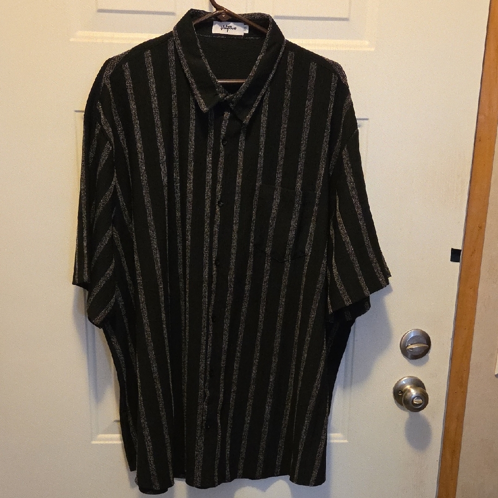 Black Vertical Stripe Short-Sleeve Button-Down Shirt